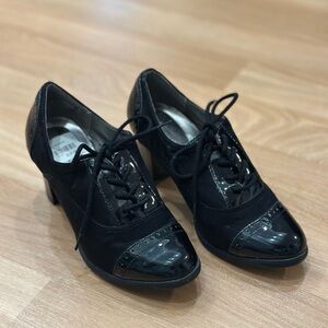 Dexflex Comfort Black lace up heels